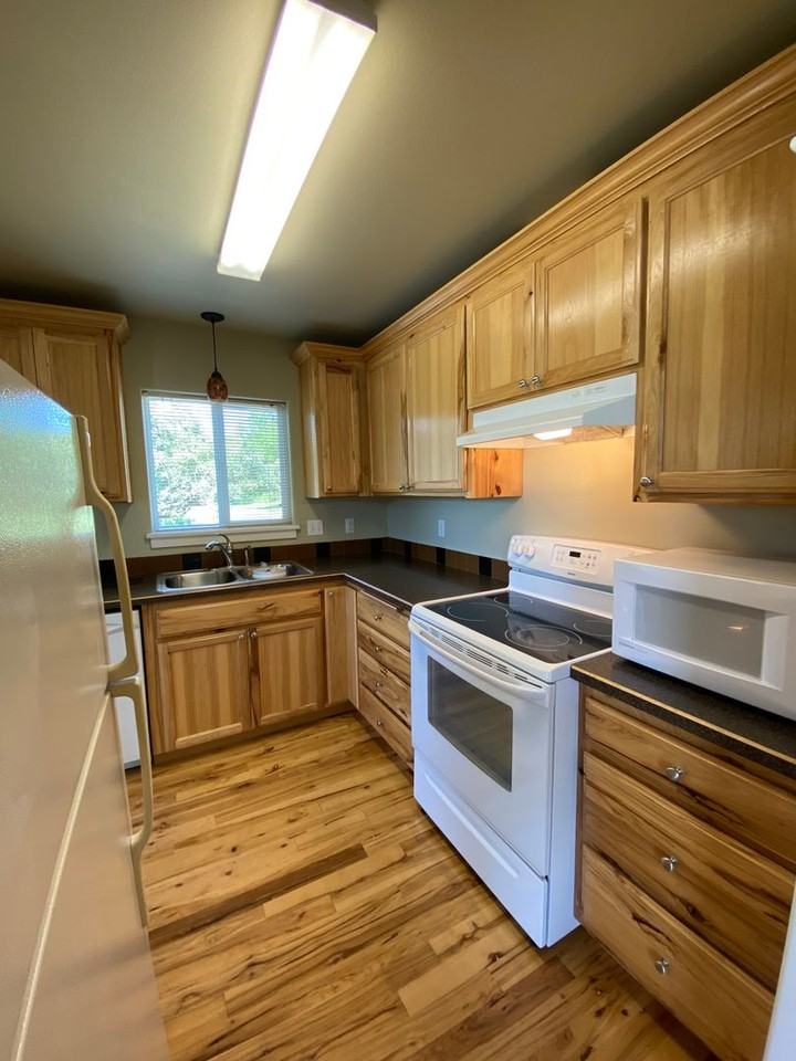 170 S 42nd St - Photo 5 of 16