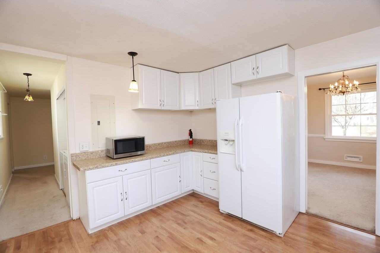 8707 Mapleton Road - Photo 5 of 37