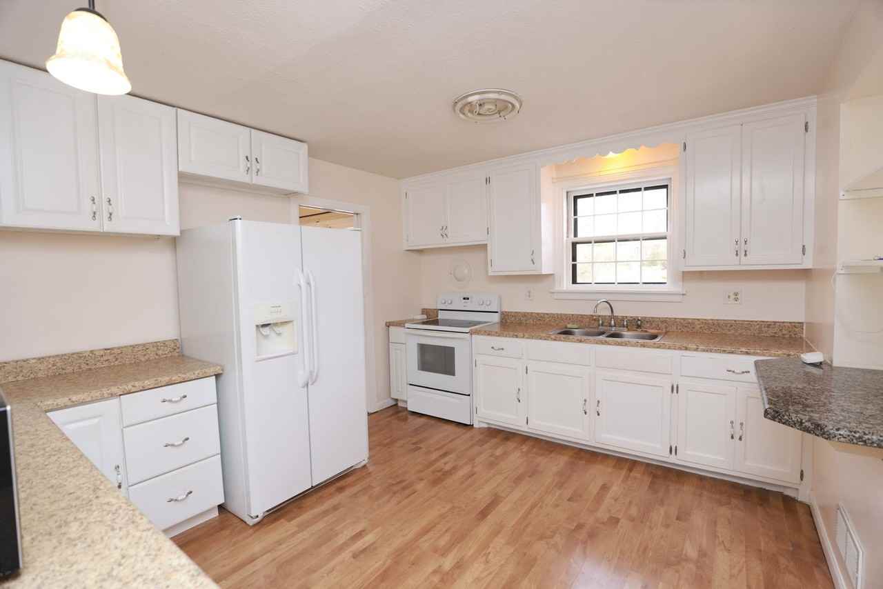 8707 Mapleton Road - Photo 7 of 37