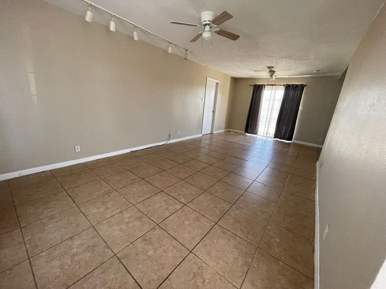 7153 Date Tree Ln - Photo 2 of 10