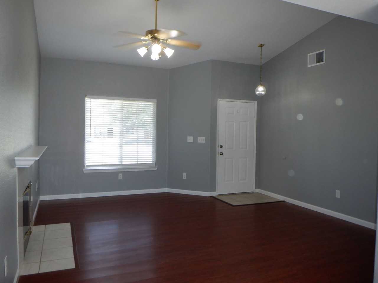 530 Las Colinas St - Photo 2 of 16