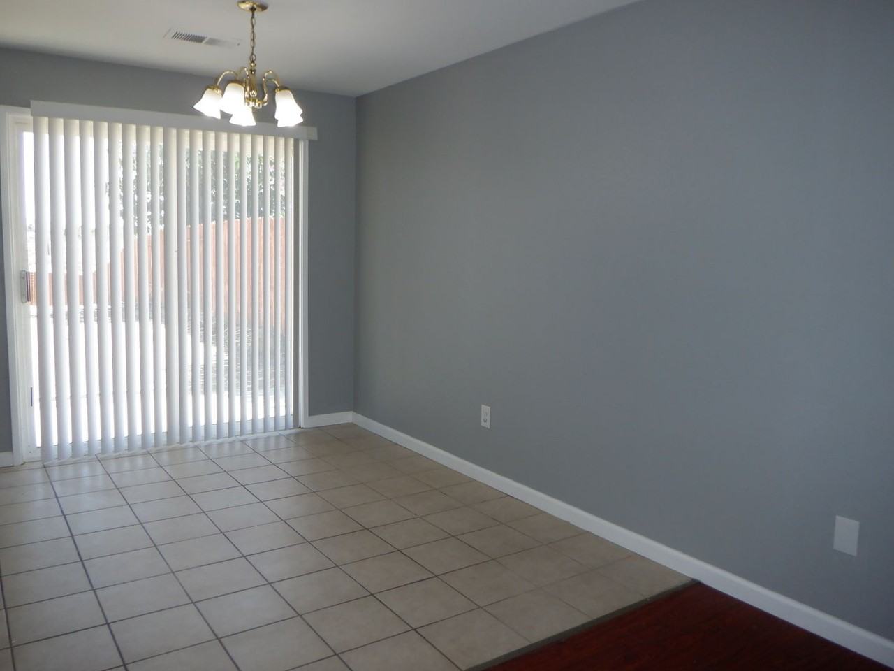 530 Las Colinas St - Photo 3 of 16