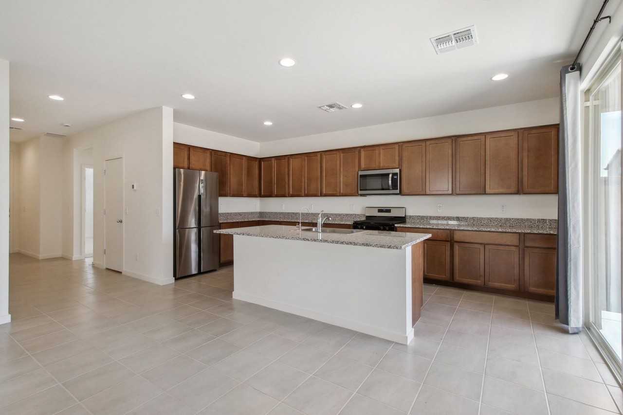 21283 E Swan Dr - Photo 3 of 26