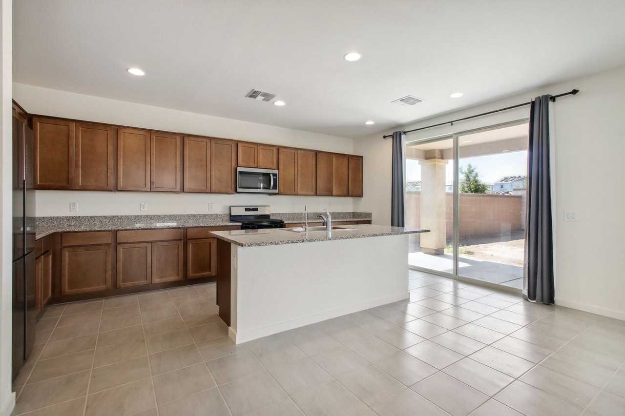 21283 E Swan Dr - Photo 5 of 26