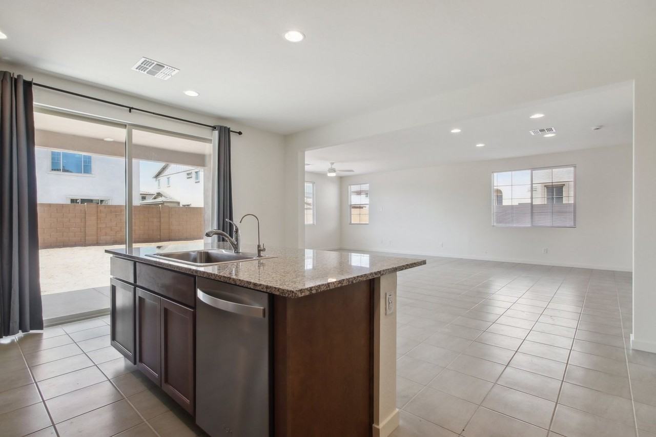 21283 E Swan Dr - Photo 6 of 26