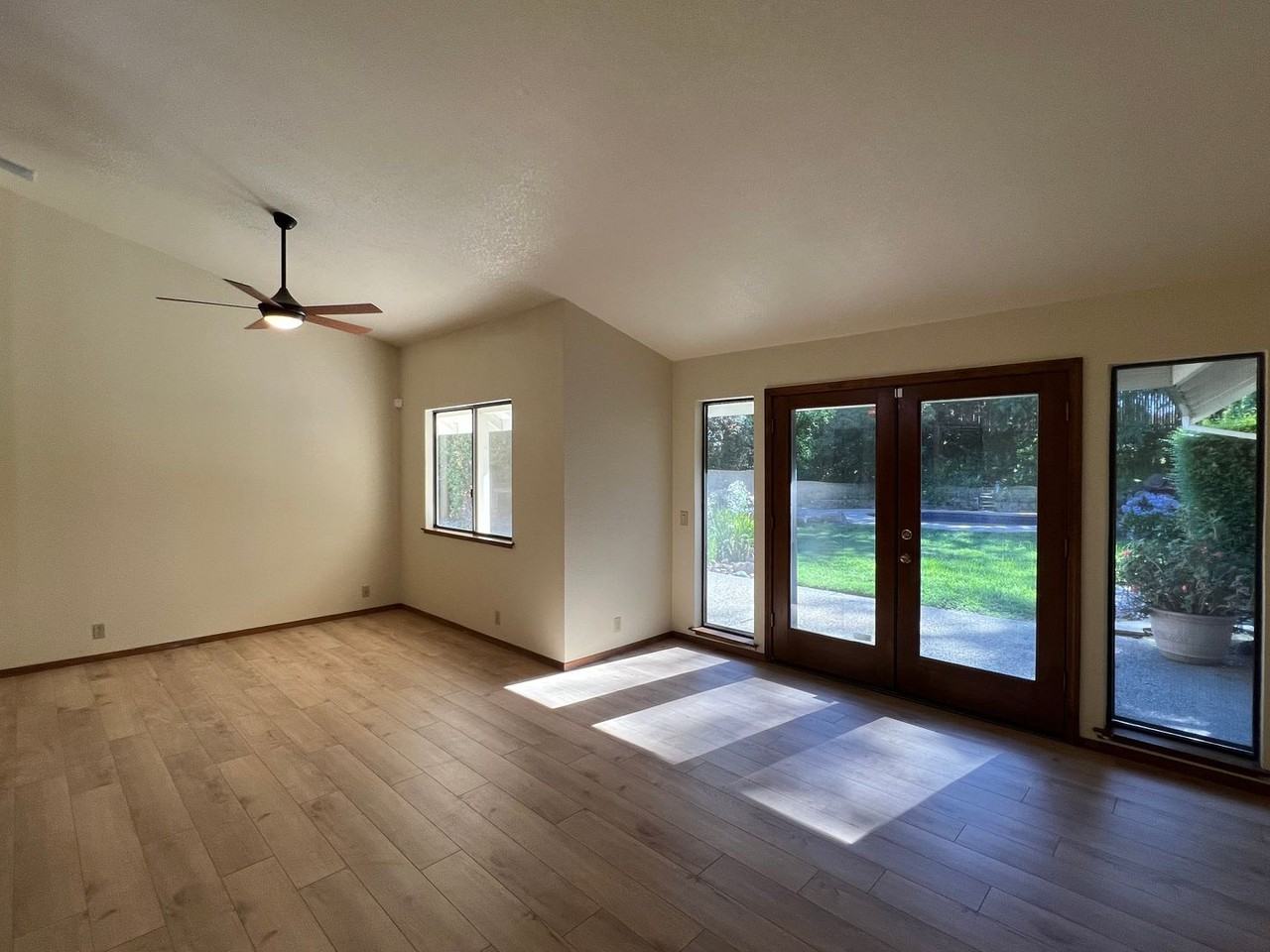 1386 Cloverdale Cir - Photo 2 of 22