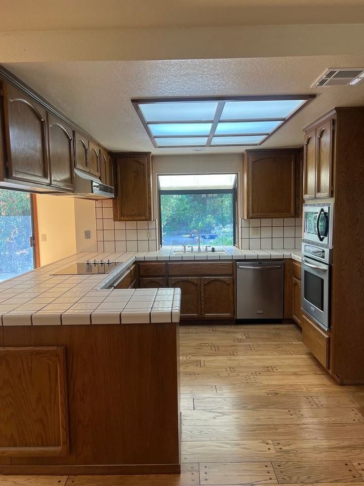 1386 Cloverdale Cir - Photo 3 of 22