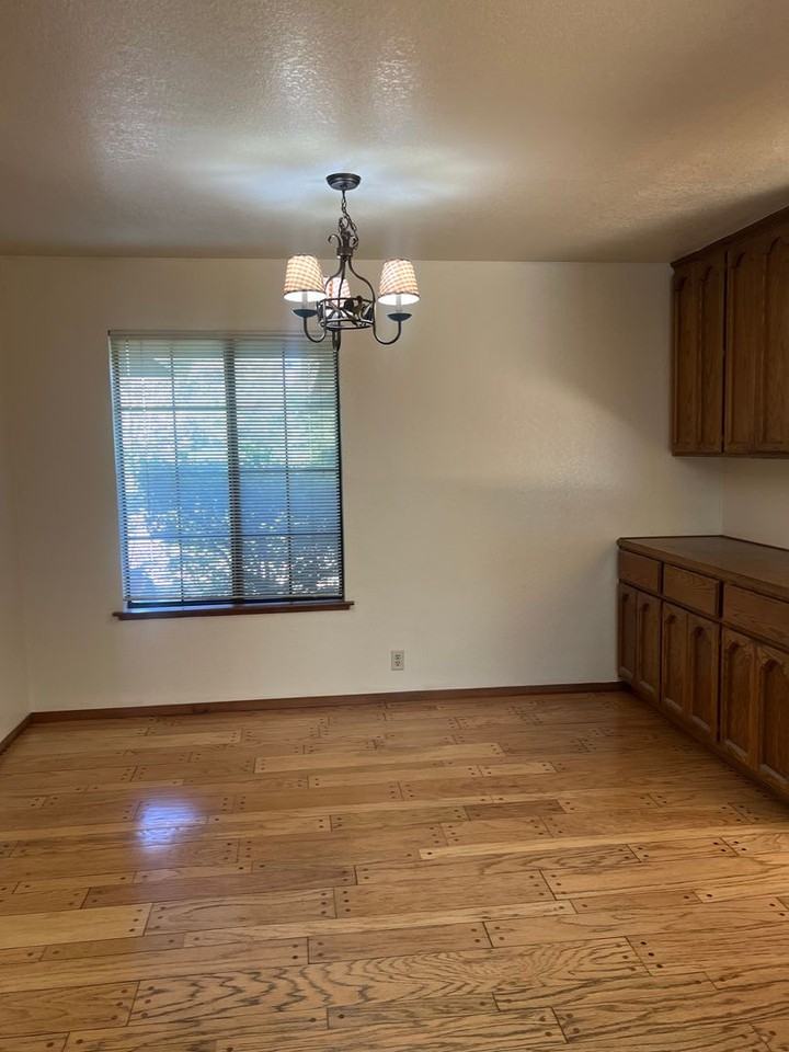 1386 Cloverdale Cir - Photo 6 of 22