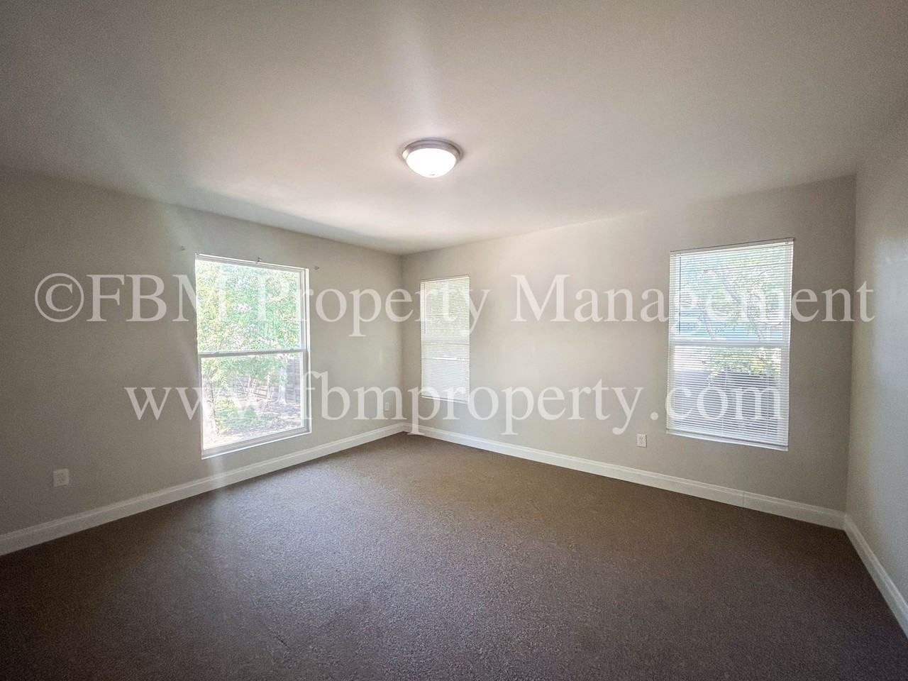 111 S Wood St - Photo 4 of 18