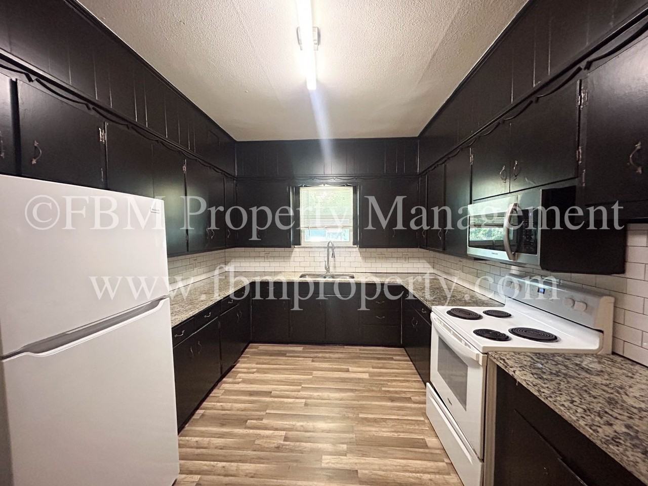 111 S Wood St - Photo 5 of 18