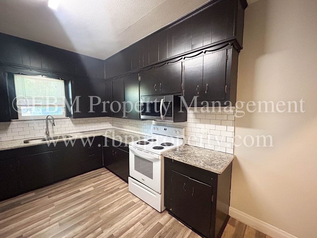 111 S Wood St - Photo 7 of 18