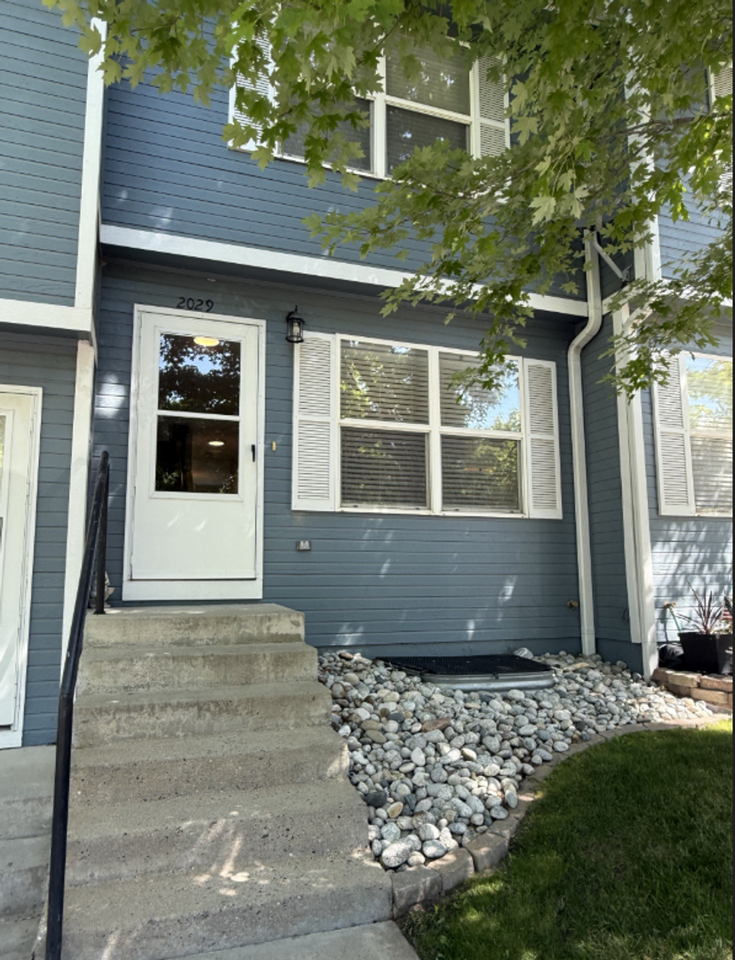 2029 Oakcrest Cir - Photo 3 of 32