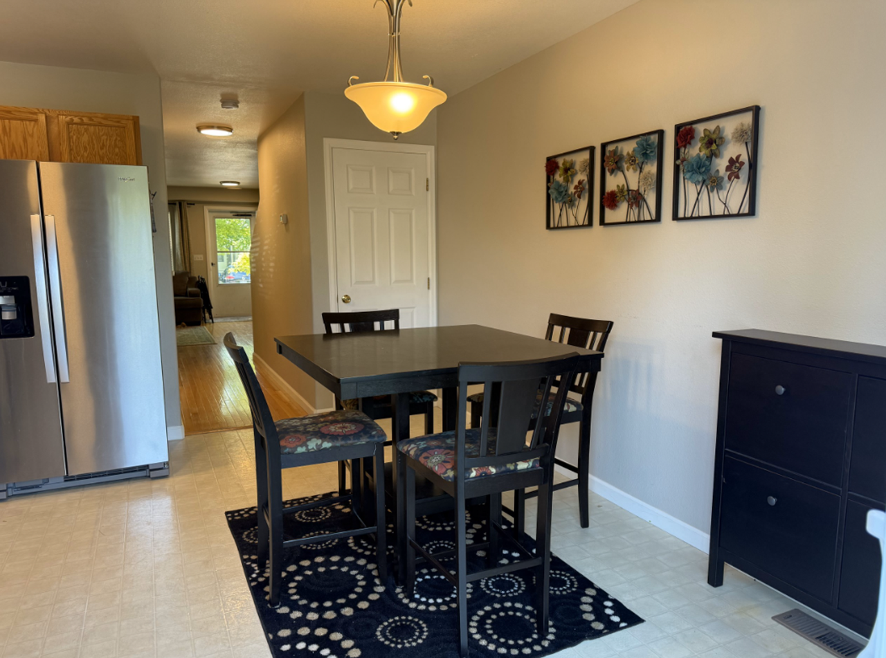 2029 Oakcrest Cir - Photo 7 of 32