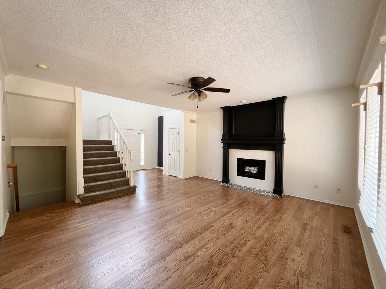 717 E 124th St - Photo 2 of 19