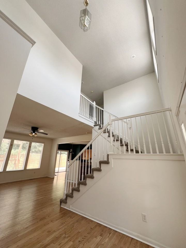 717 E 124th St - Photo 3 of 19