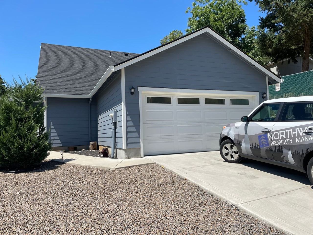 857 Jacoby St - Photo 3 of 32