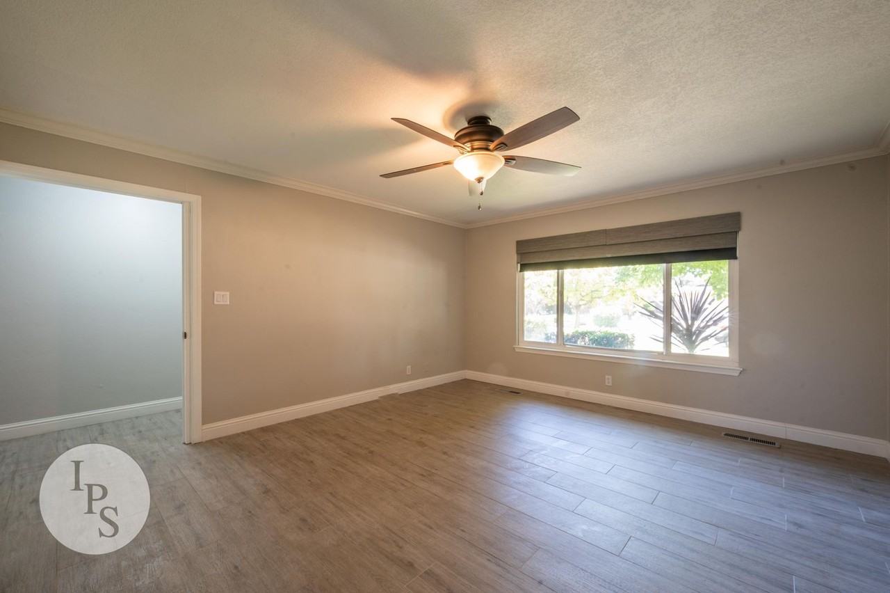6536 N Woodrow Ave - Photo 3 of 23