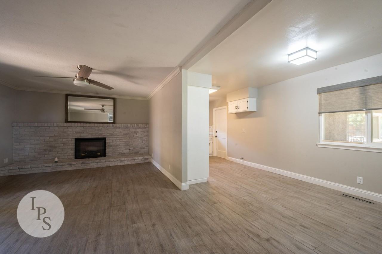 6536 N Woodrow Ave - Photo 5 of 23