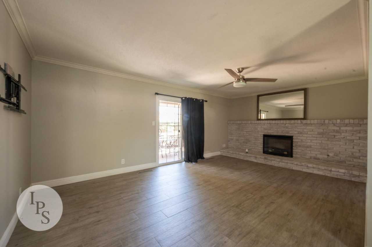 6536 N Woodrow Ave - Photo 6 of 23