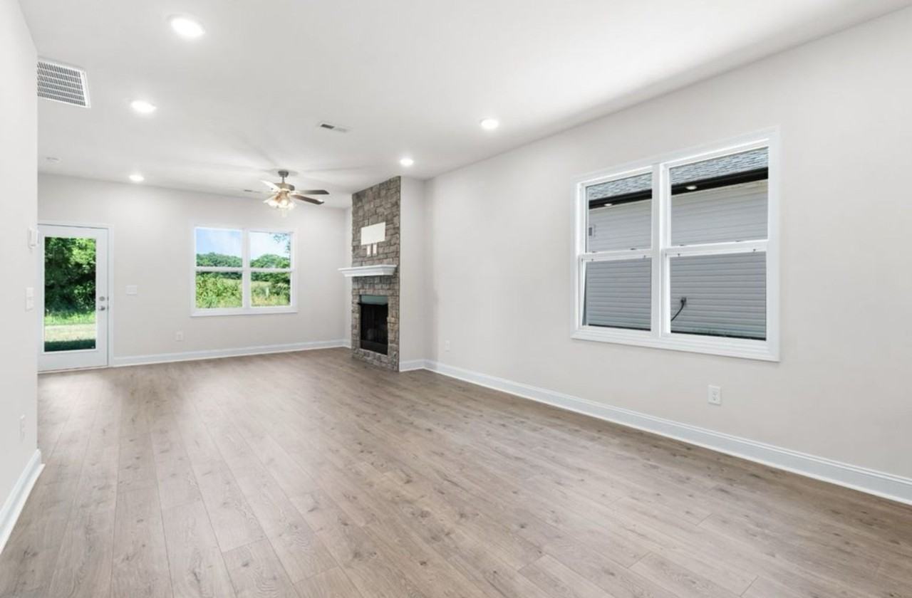 1413 Dan Brown Dr - Photo 4 of 16