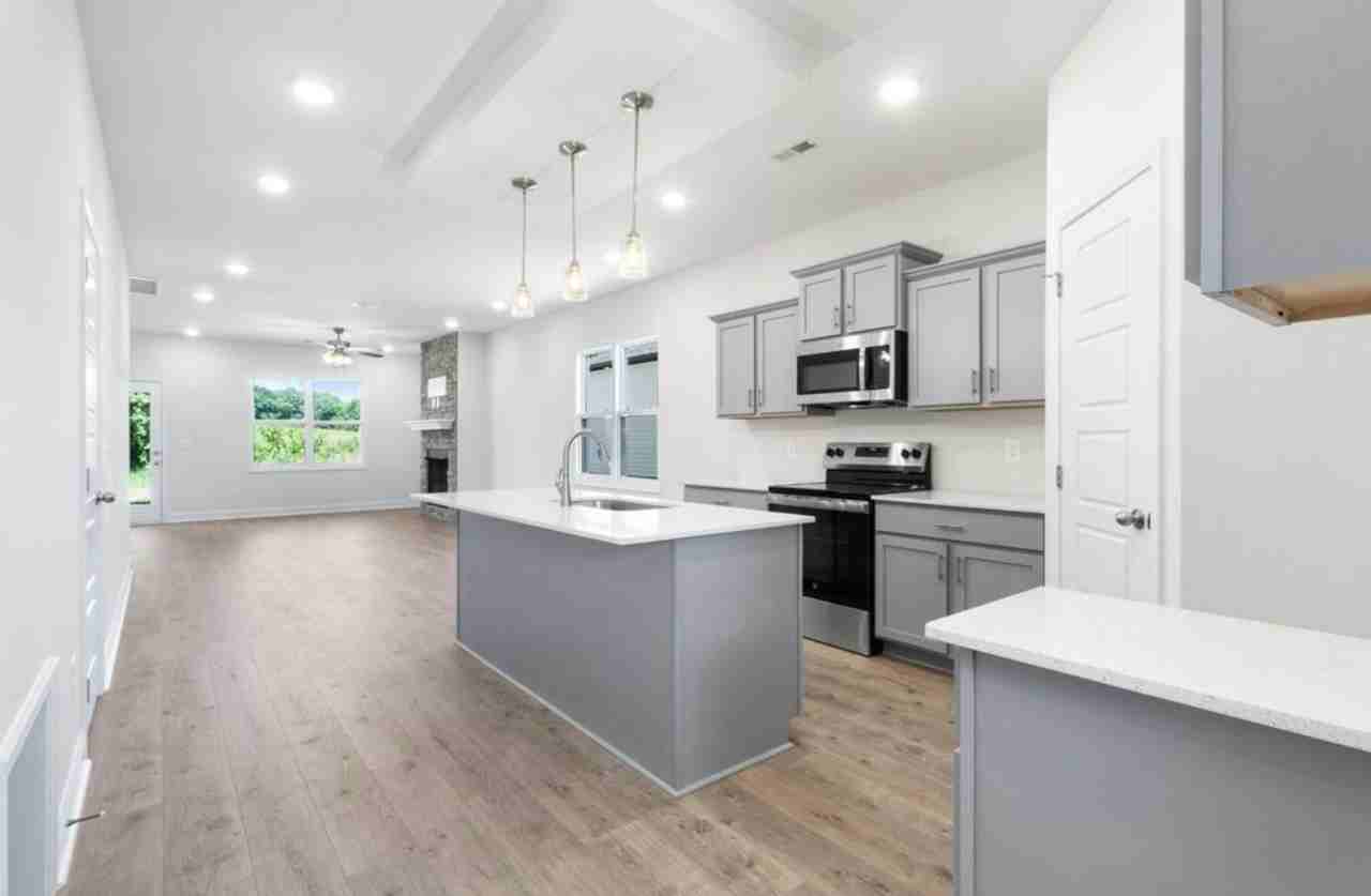 1413 Dan Brown Dr - Photo 5 of 16