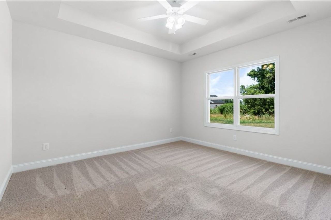 1413 Dan Brown Dr - Photo 6 of 16