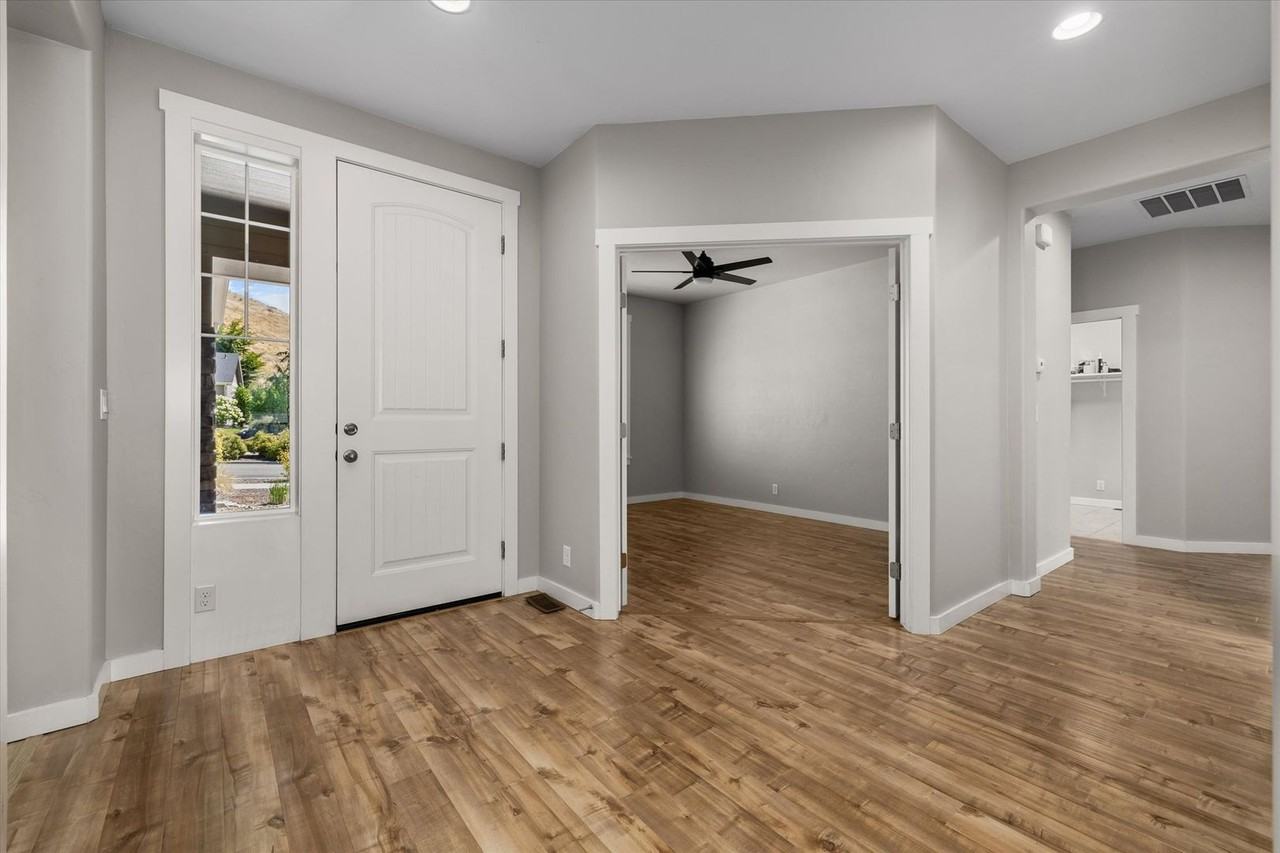 18075 N Highfield Way - Photo 2 of 34