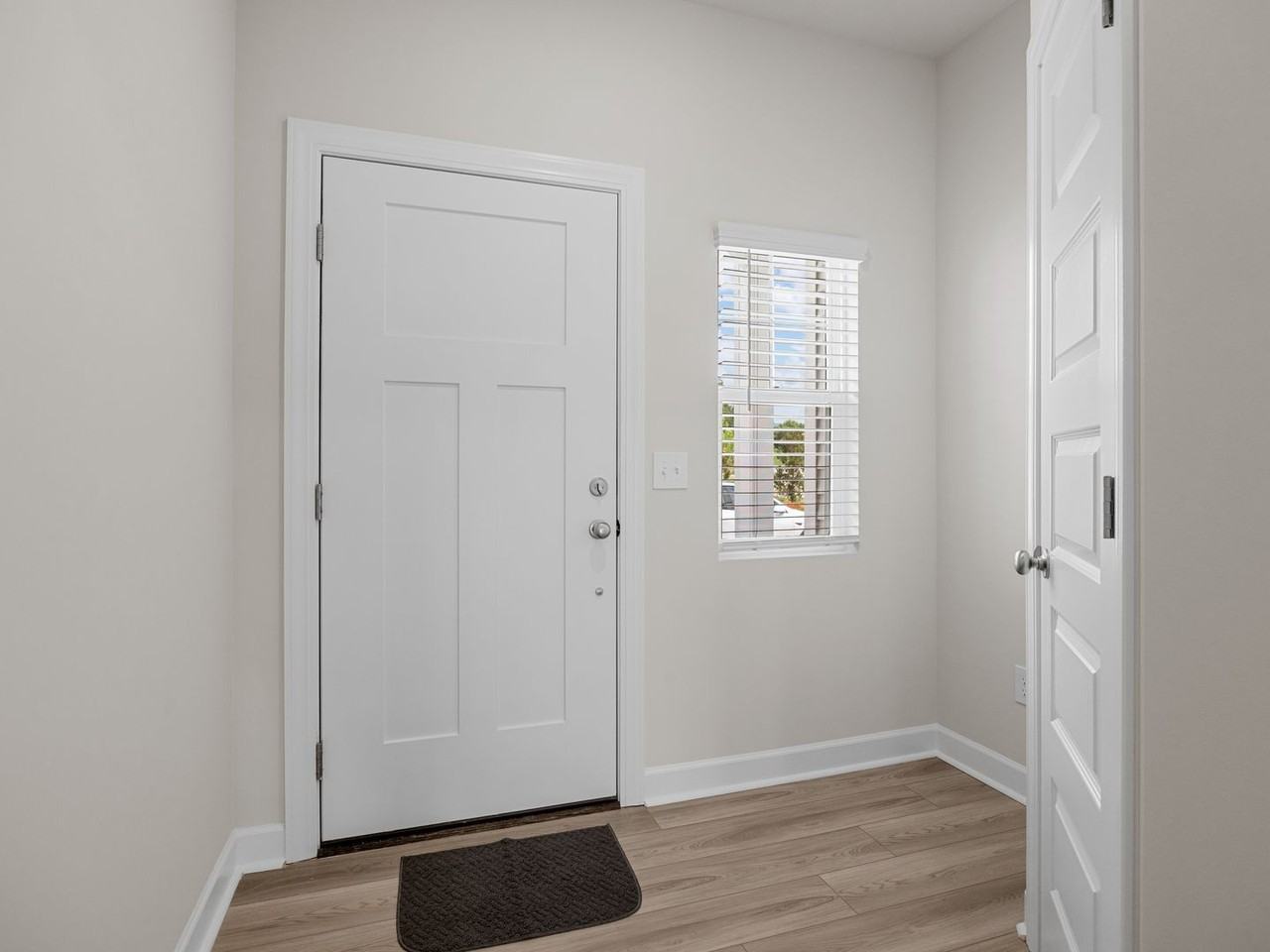 1526 1526 Yellowwood Ct - Photo 3 of 33