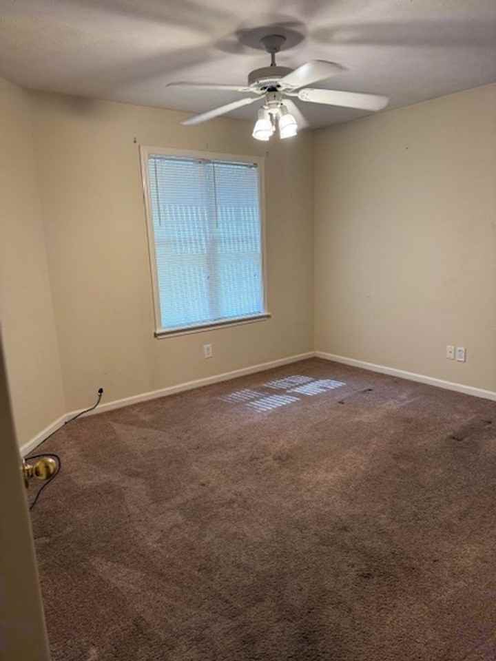 2558 Arlington Dr - Photo 3 of 7