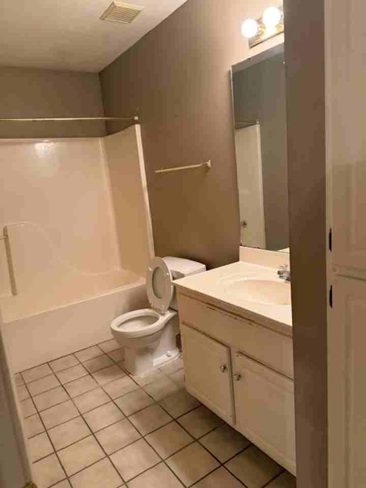 2558 Arlington Dr - Photo 4 of 7