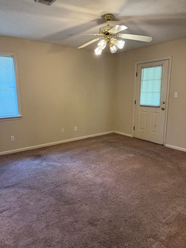 2558 Arlington Dr - Photo 6 of 7