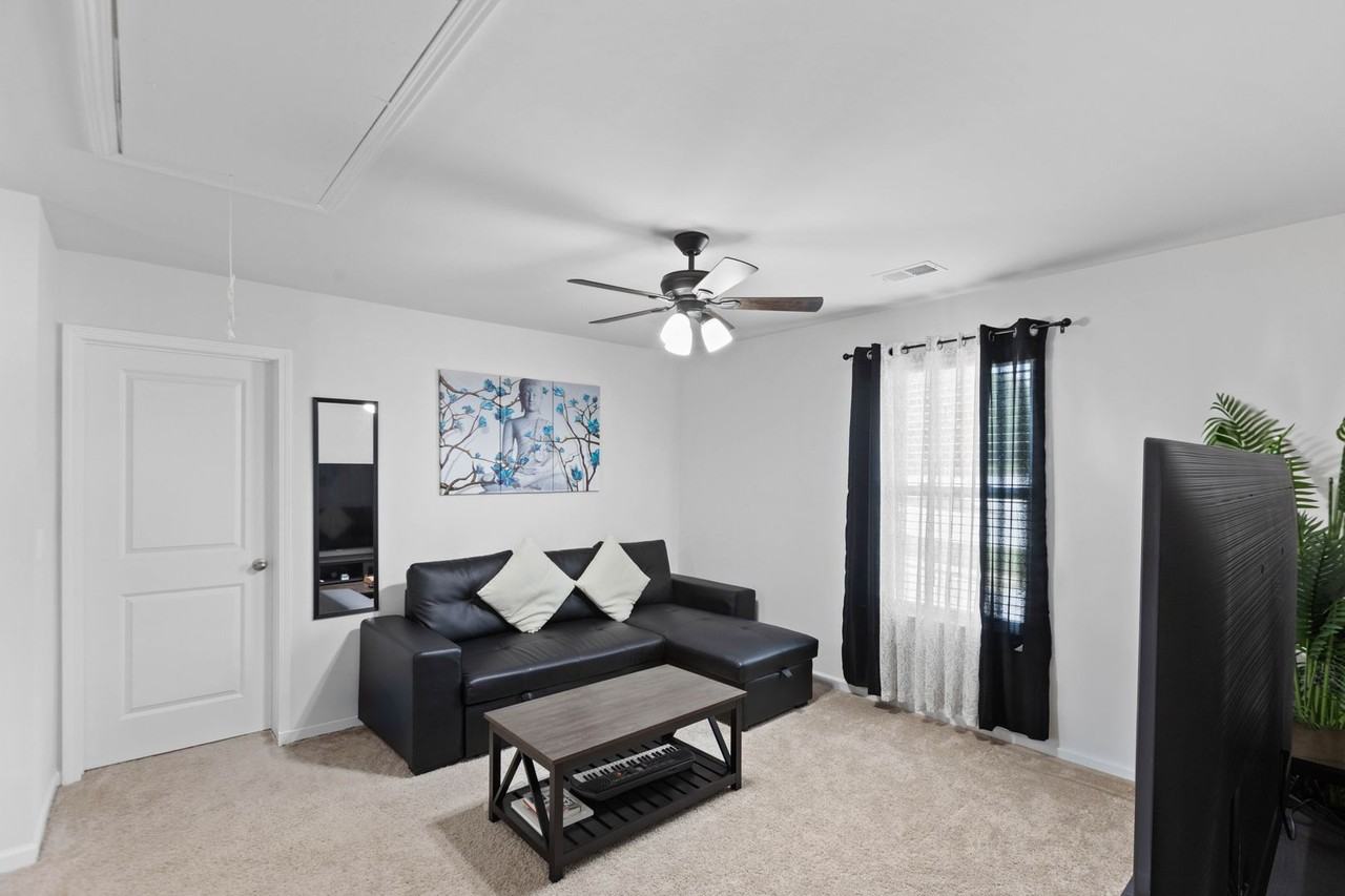 833 Colmore Trl - Photo 2 of 14