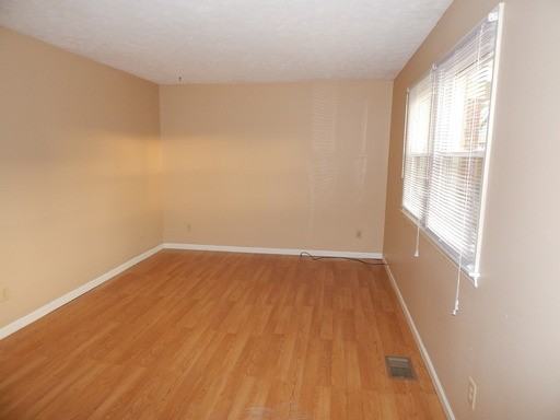 426 Windsor Park Dr - Photo 3 of 12