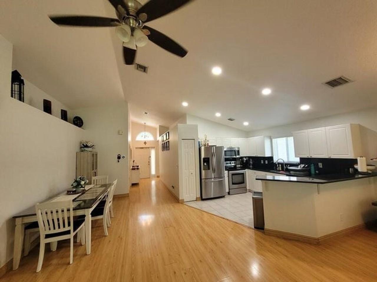 10674 Oak Bend Way - Photo 3 of 35