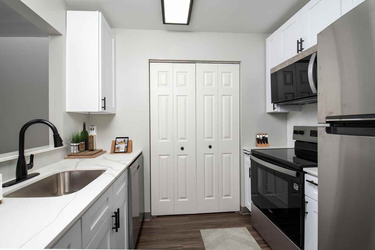 Iron Ridge and Stonegate Apartments - Photo 4 of 40