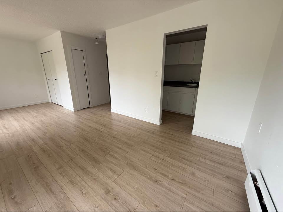 2121 Wall Street - Photo 2 of 4