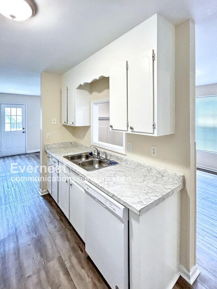 1641 Cranberry Hill Ln - Photo 3 of 23