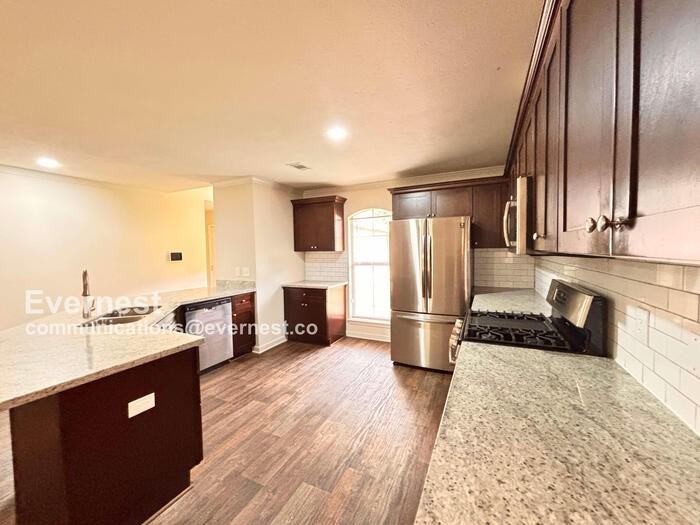 189 Winchester St - Photo 2 of 23