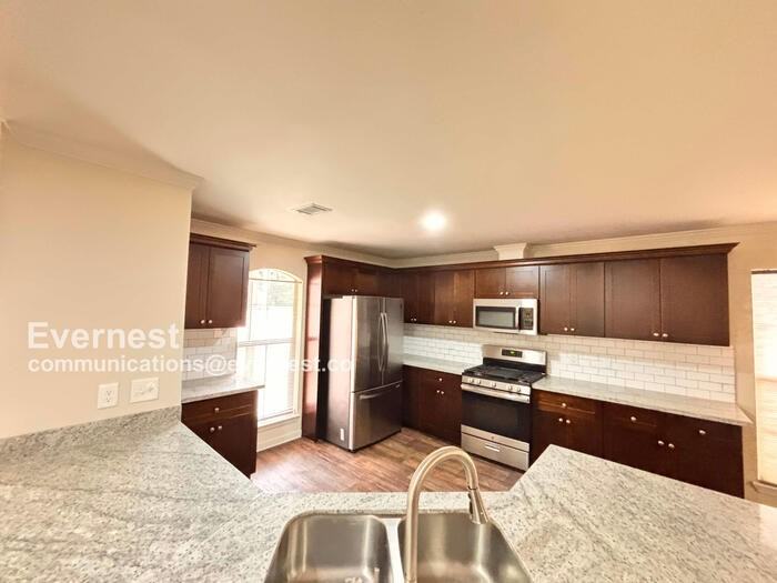 189 Winchester St - Photo 3 of 23