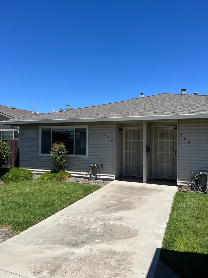 Fletcher Living Trust (746 N K St) - Photo 2 of 10