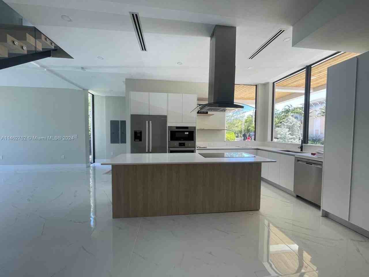 570 Fernwood Rd #NA - Photo 2 of 14