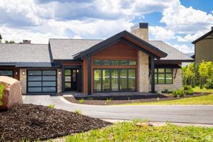 featured image of 364 N Red Ledges Village Way #VC1