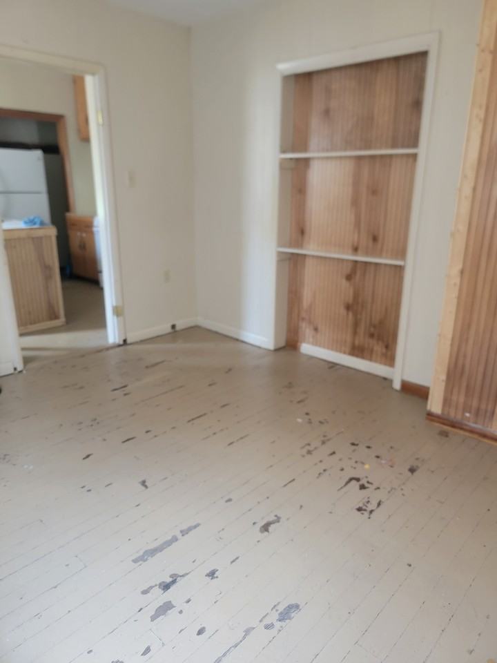 127 Center St #B - Photo 5 of 7