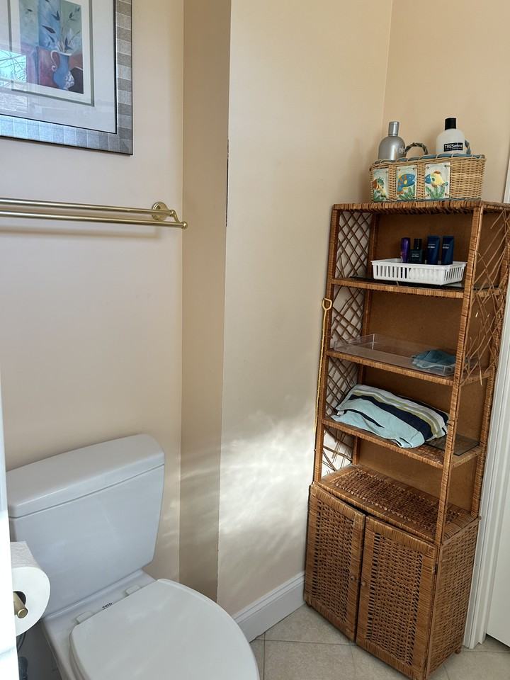 615 Ravenswood Rd #A - Photo 3 of 8