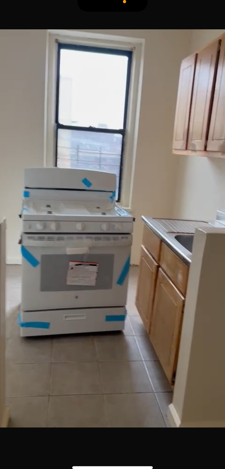 2200 Tiebout Ave #6J