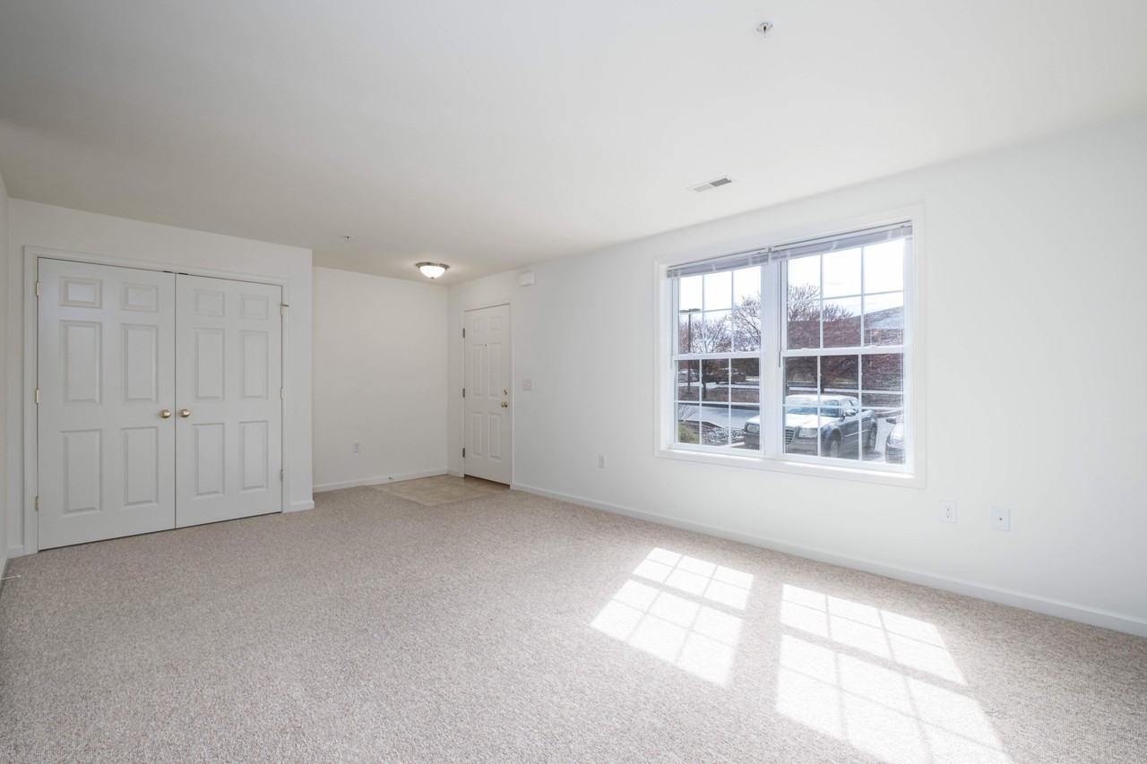 365 College Manor Ave - Photo 2 of 12