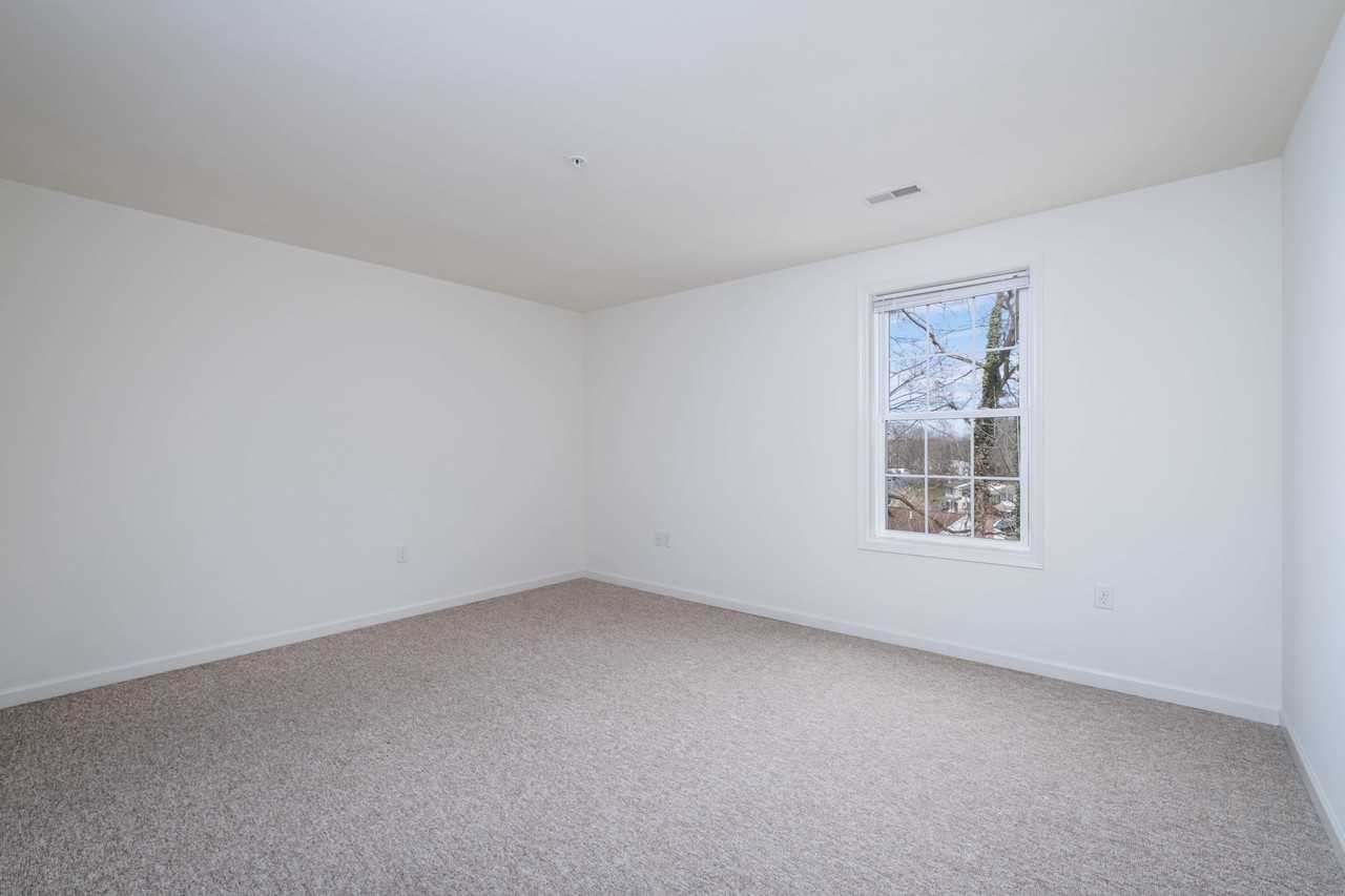 365 College Manor Ave - Photo 5 of 12