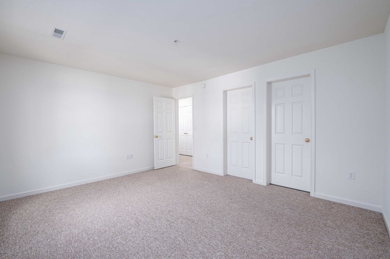 365 College Manor Ave - Photo 6 of 12