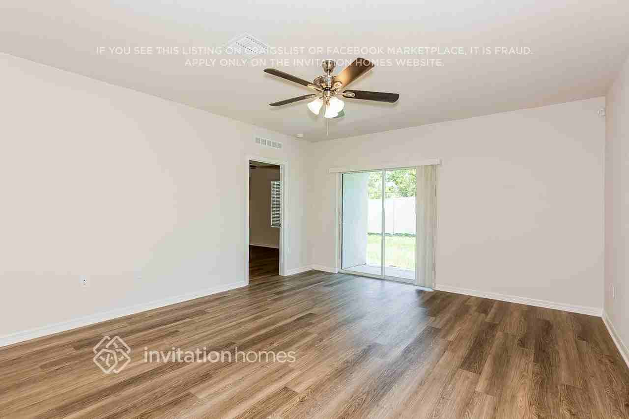8033 Majestic Palms Ct - Photo 4 of 21
