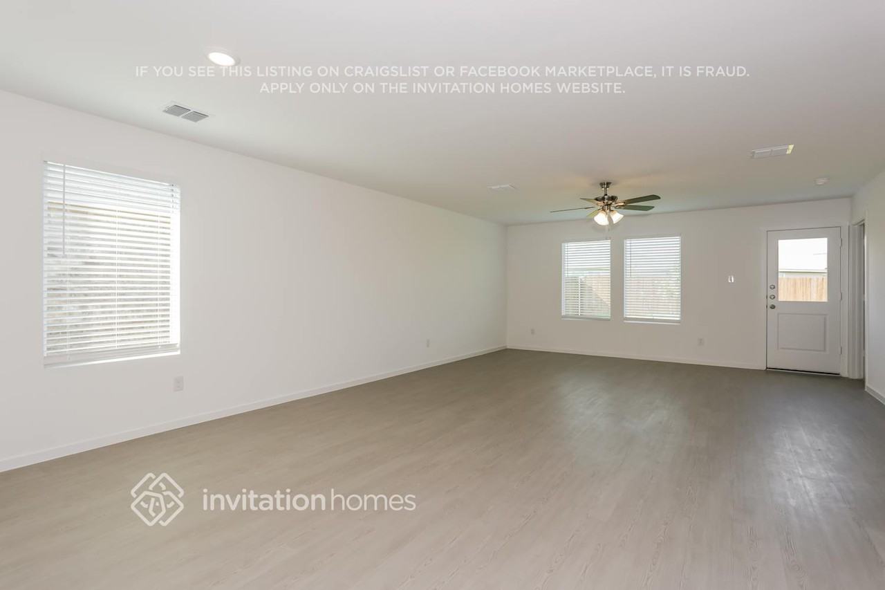 934 Carrick Dr - Photo 3 of 17